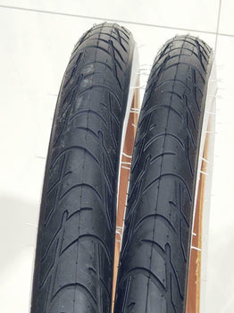 700 X38 TIRES(40-622) TWO HIGH QUALITY BLACK WHITE WALL TIRES AND 2 INNER TUBES